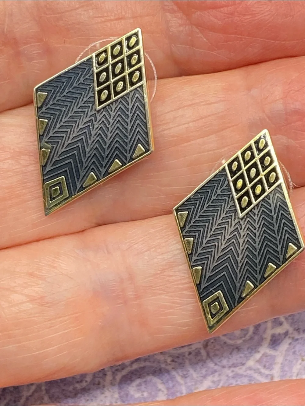 NUSI Vintage Pierced Earrings Inlay Fold Metal & Enamel Diamond Shaped Gray